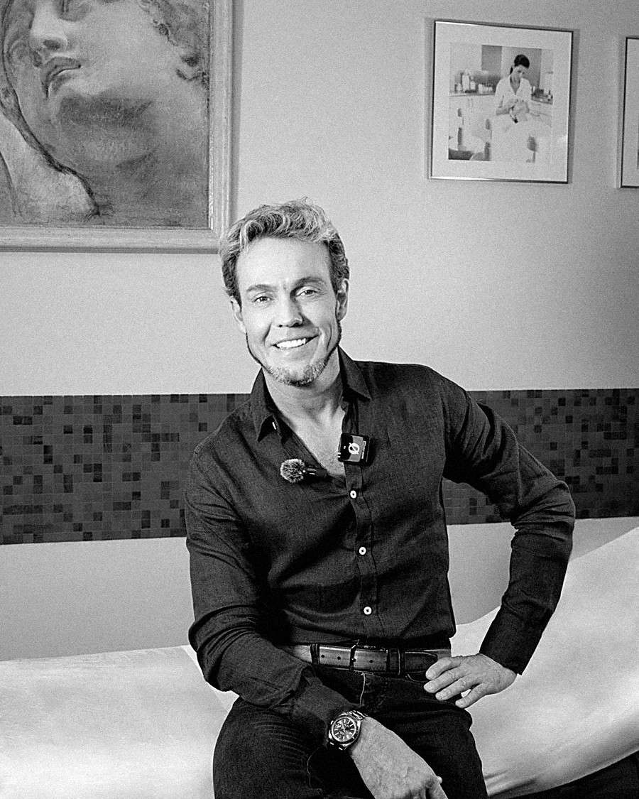 Portrait du Dr Stéphane Auroy, dermatologue à Paris